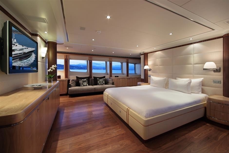 Yacht MON PLAISIR, Heesen Yachts | CHARTERWORLD Luxury Superyacht Charters